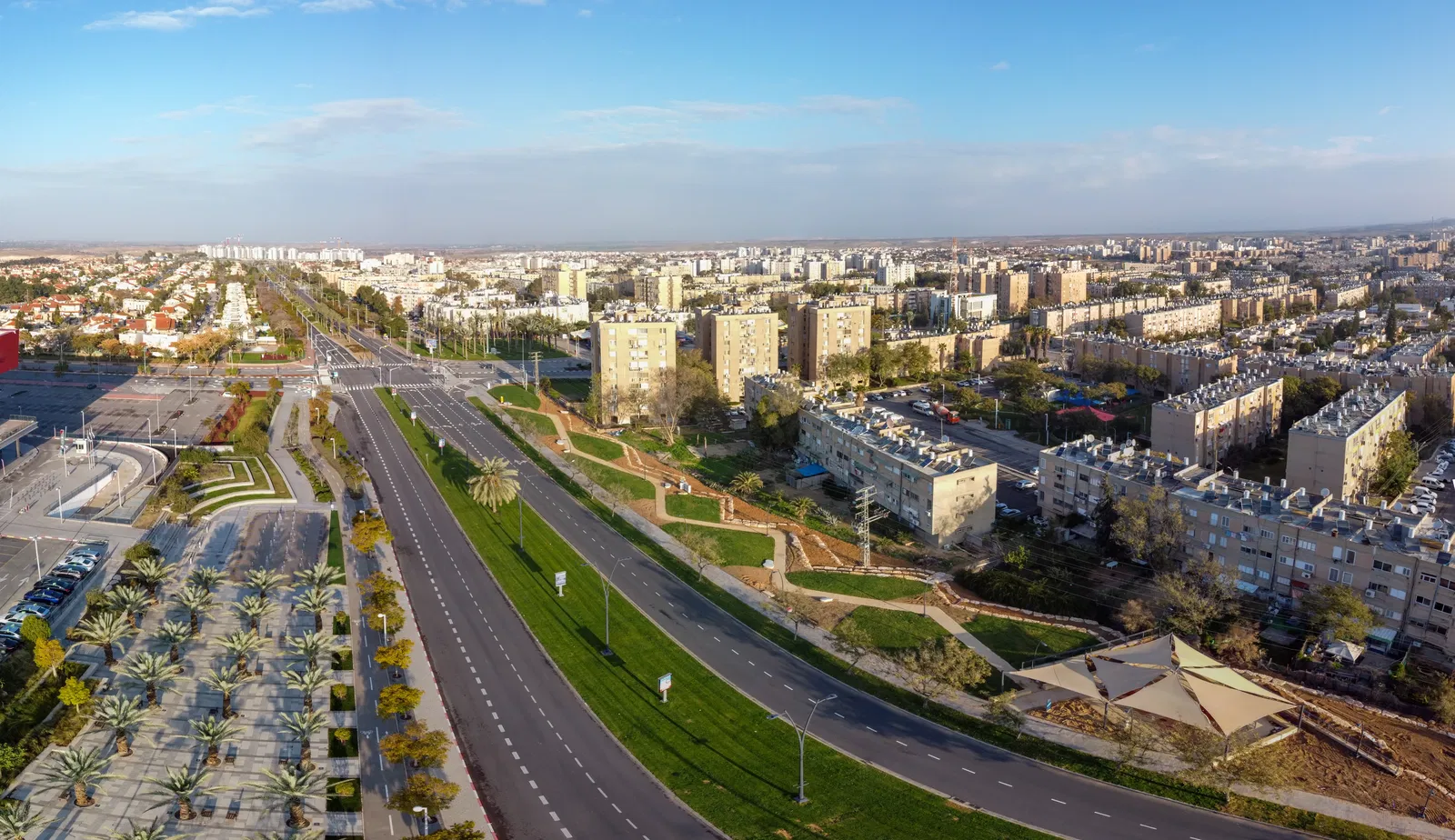 נוף מרחפן של הכביש הראשי בבאר שבע.