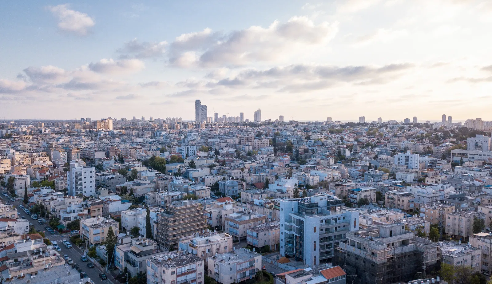 תצפית אווירית של חולון.